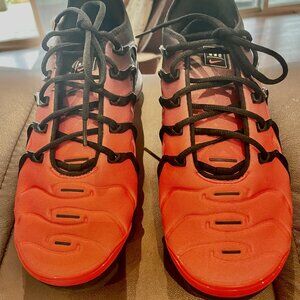 Nike Air VaporMax Plus Black Crimson Mens Shoes